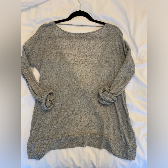 Shirt knotted in the back - Picture 2 of 2